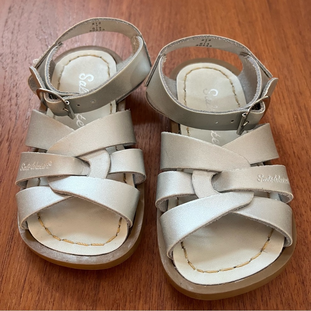 The Salt Water Sandals By Hoyway Leather Silver Strappy with Buckle Girls Size 7